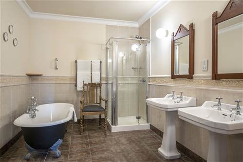 Luxury Room in Clifden - Superior Room Bathroom Ireland