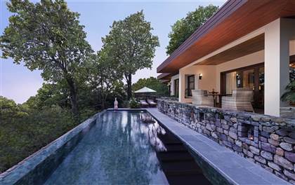 Villa pool