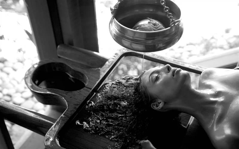 Shirodhara treatmment at Ananda Spa, luxury hotel in The Himalayas