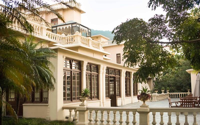 Inside Ananda, the Himalayan Wellness Retreat Offering a Unique Spin on  Ayurveda