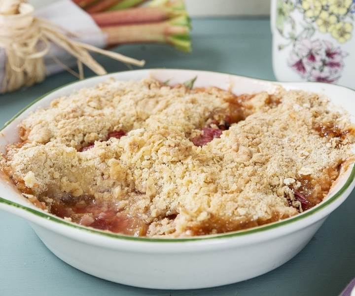 rhubarb crumble