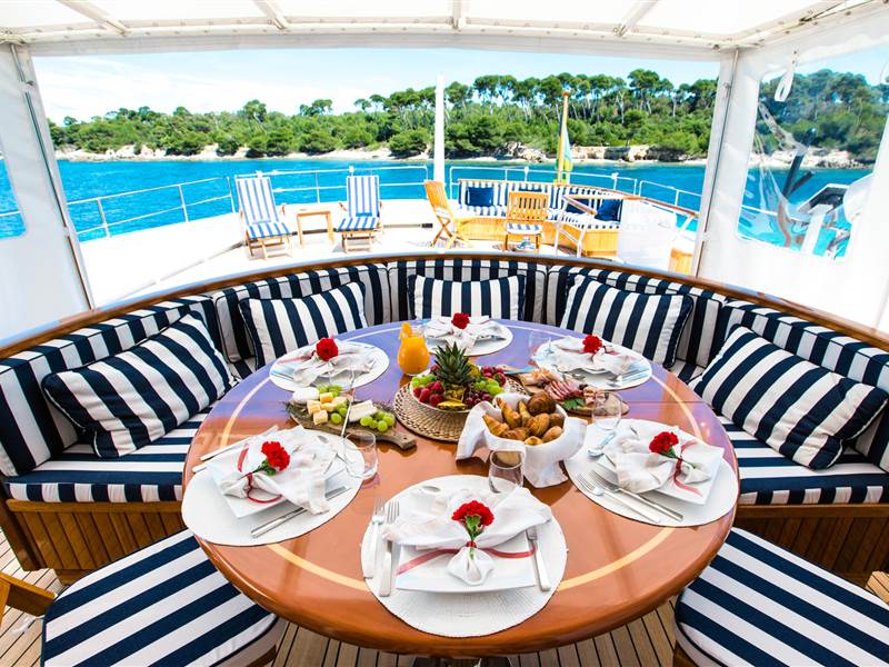 5 Star Hotel in The Caribbean - Yacht and Beach Stay