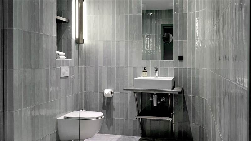 Hotel Hans Superior Double Room Bathroom