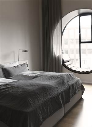 Hotel Ottilia Deluxe Room with round win