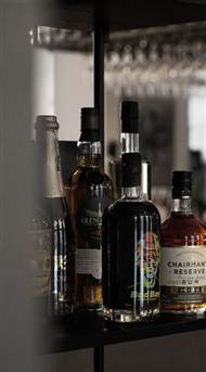 Hotel Hans Nightcap Hour (3)