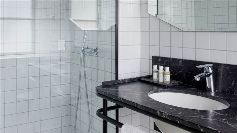 Hotel Danmark Bathroom 1