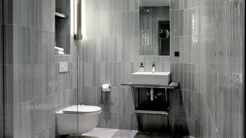 Hotel Hans Superior Double Room Bathroom