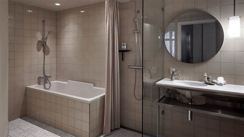 Hotel Ottilia Loft Suite Bathroom
