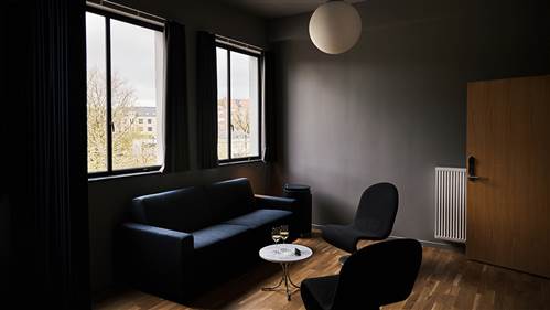 BOOK1 hostel suite