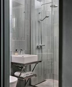 Hotel Hans Standard Double Room  9 