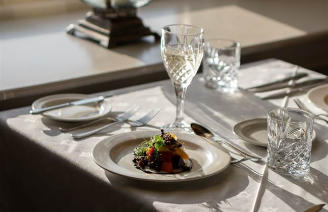 Enjoy a one-night stay with a complimentary dinner for 2 - Non-refundable offer 