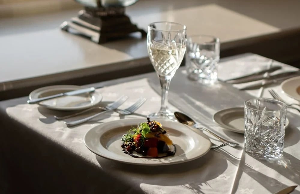Enjoy a one-night stay with a complimentary dinner for 2 - Non-refundable offer 