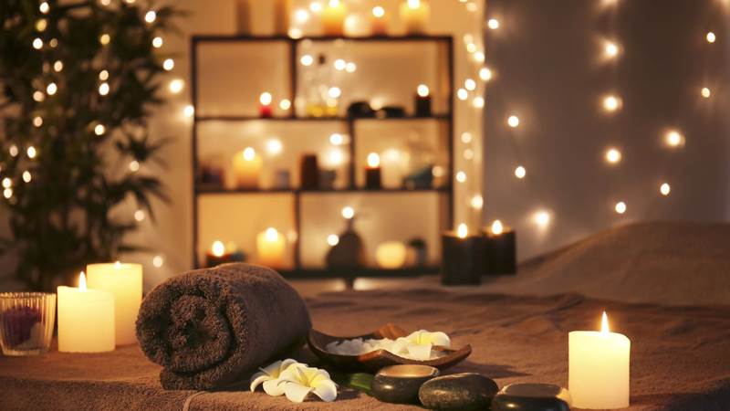 christmas spa lr AdobeStock 254840745