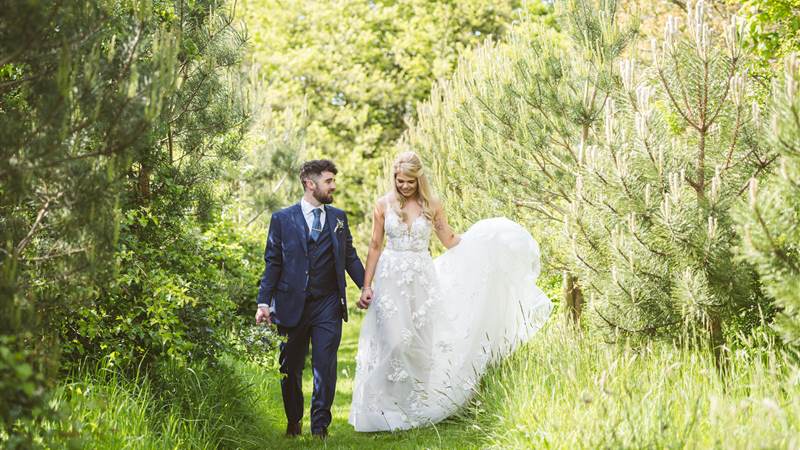 Caoimhe & Ciaran's fabulous outdoor wedding