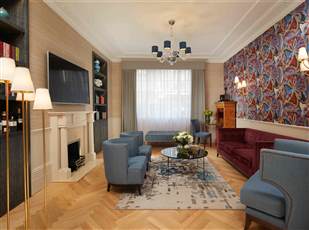 TWO BEDROOM GARDEN APARTMENT LIVING ROOM