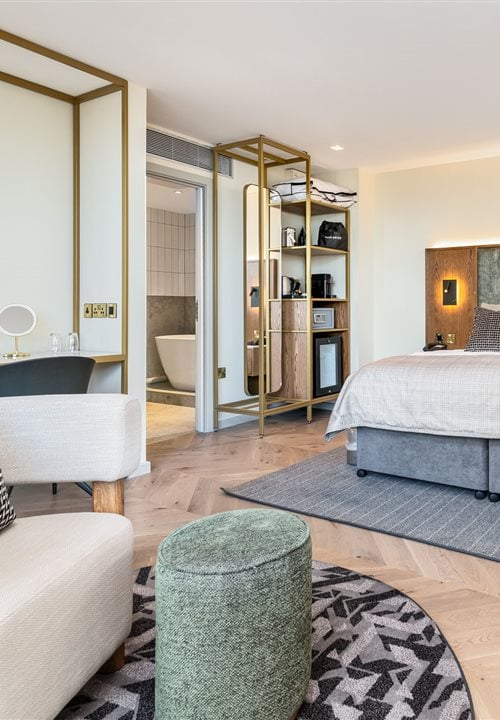 Room 426 Junior Suite Print Image 2 (002