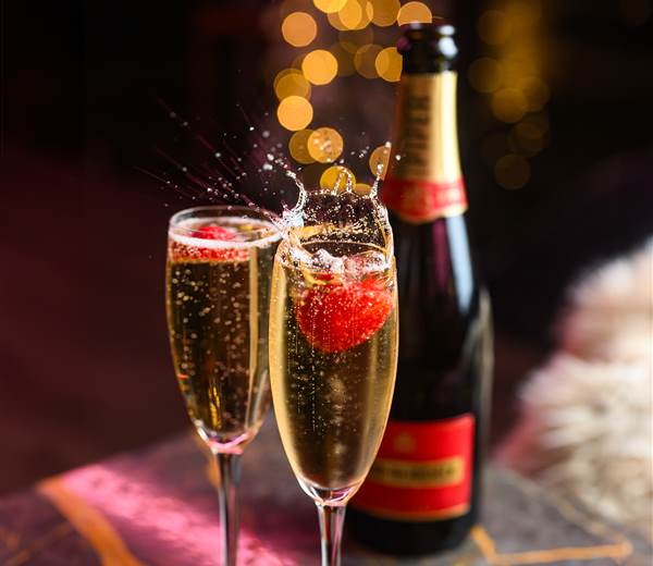 Bloom Hayfield Manor Julia Dunin Photogr