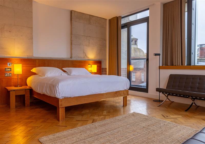 236  Corner Suite  Collective (2)