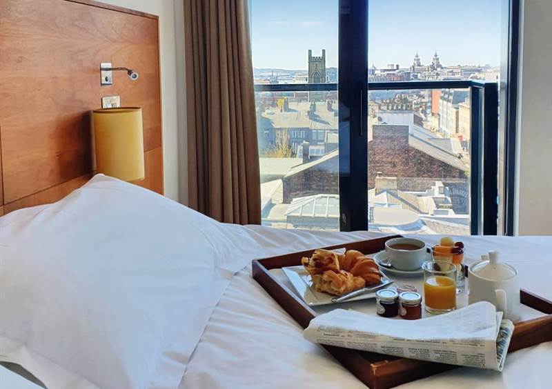 breakfast in bed  536  tidy bed  sd p