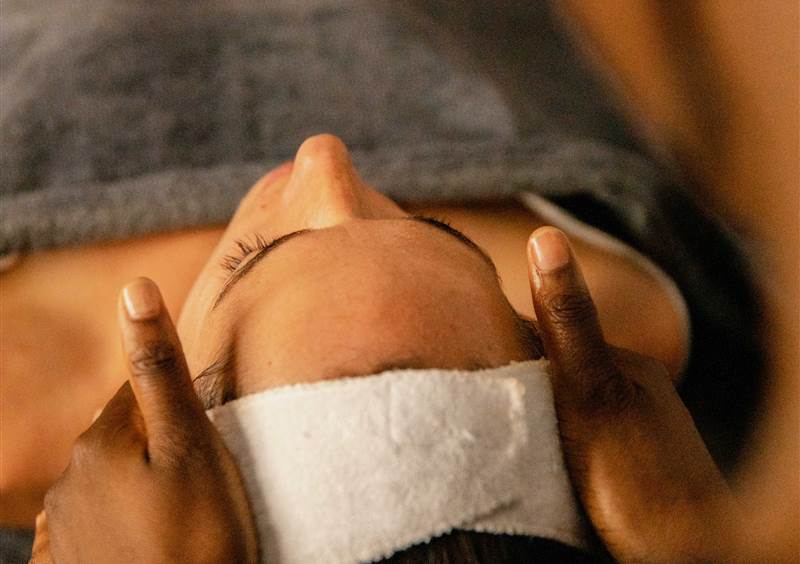 ella and zoe face massage 10  ch photo