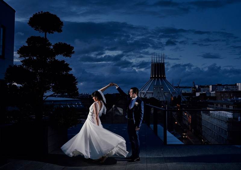 bride and groom dancing at the rooftop of Hope Street