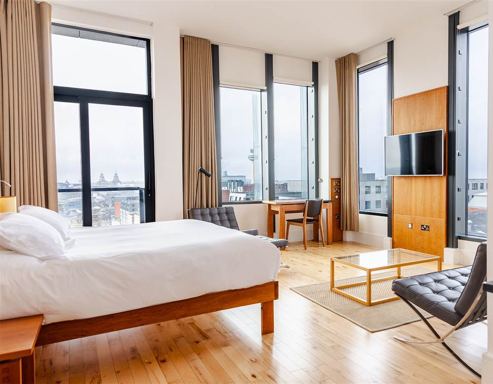 HSH NOV23 3 corner suite