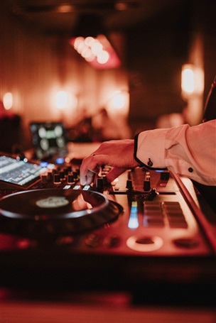 DJ DECKS (1)