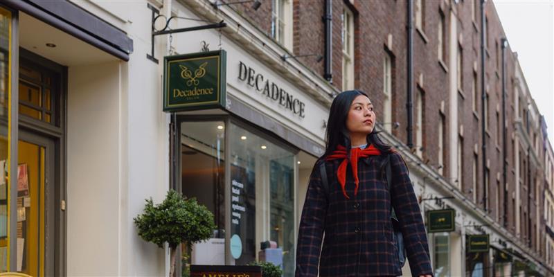 Bloomsbury in Summer A Guide for Solo Travellers, Couples Families