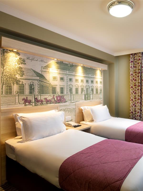 President Hotel Twin Room in Bloomsbury, London