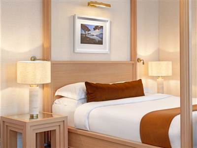 Upper Townhouse Suite Bed