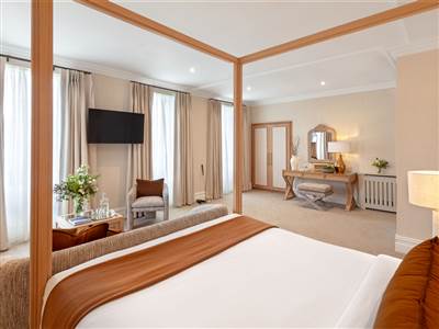 Upper Townhouse Suite Bedroom
