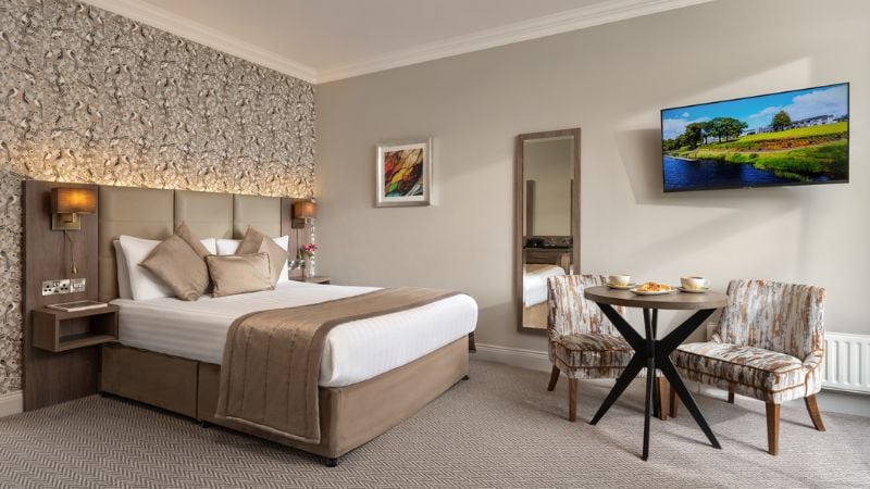 classiclakeviewroomkillyhevlinlakesideho