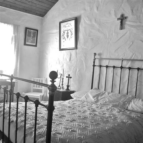 Bedroom of the Thatched House, Knock Mus