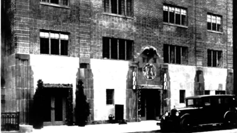 lowell hotel entrance resized