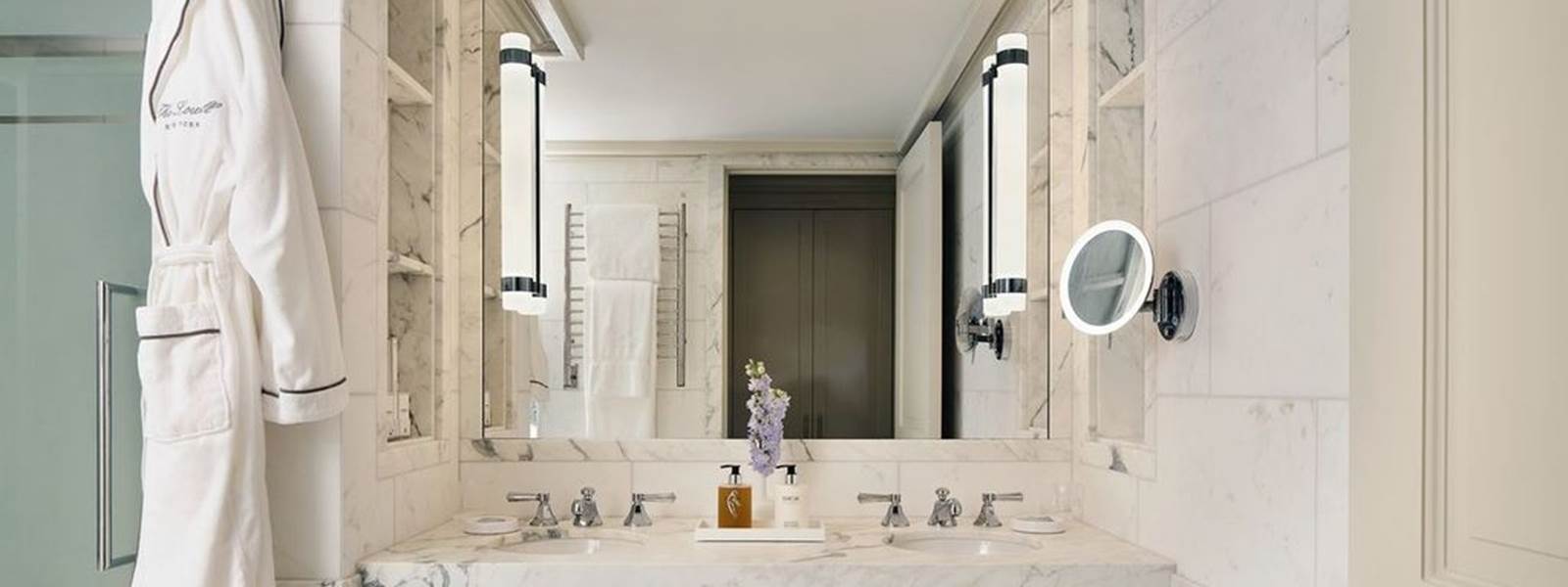 Premier Lowell One Bedroom Suite Bathroo