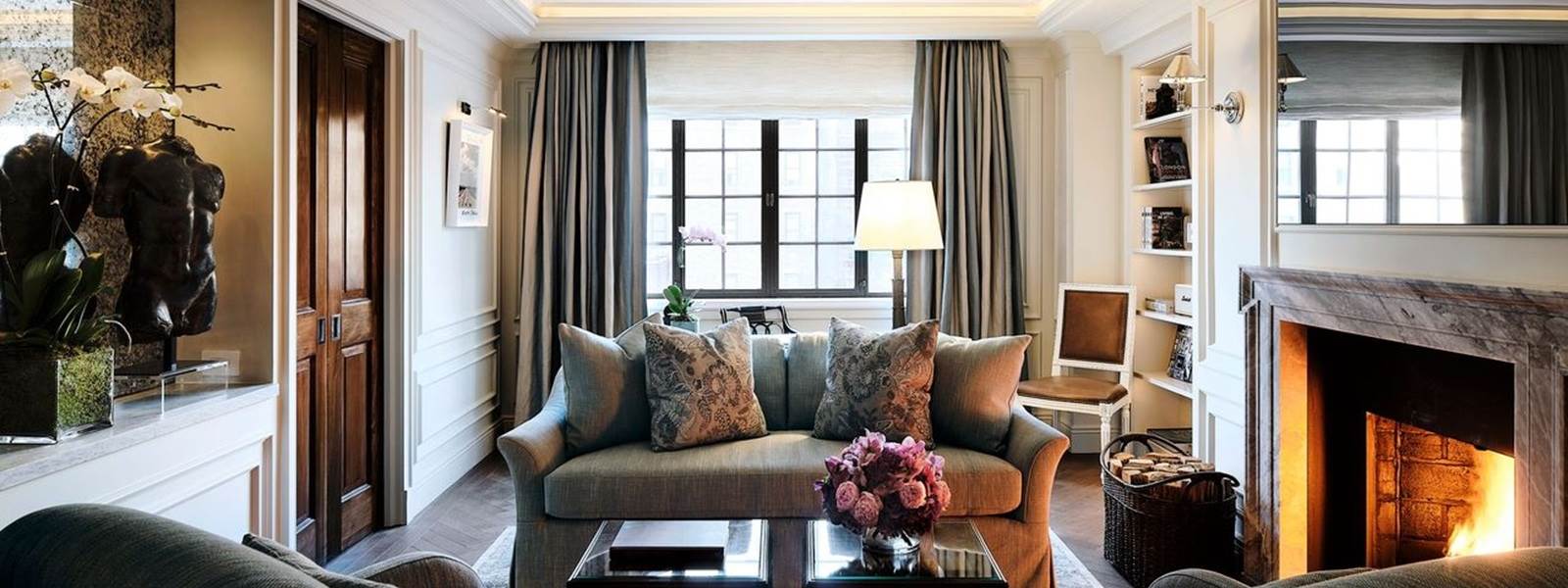 Premier Lowell One Bedroom Suite Lounge