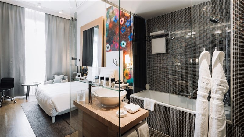 Luxury Hotel Lifestyle Room with Jacuzzi in Geneva