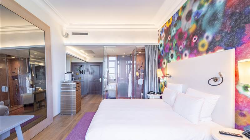 Bright & modern Lifestyle Hotel Room in Geneva