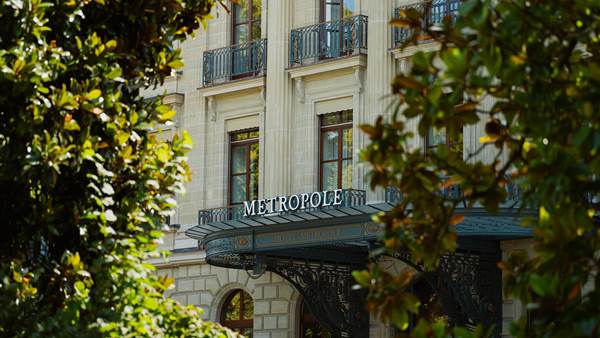facade avec enseigne