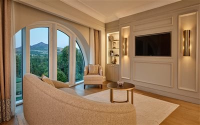 Sugar Loaf Suite Living Room