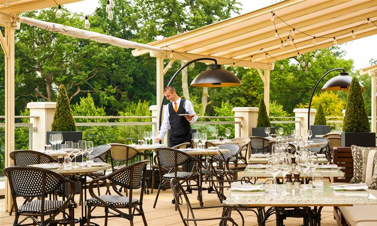 Terrace Dining 1 4500px V1