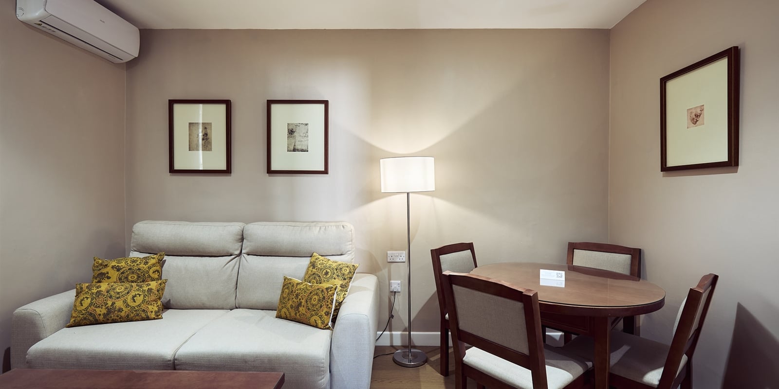 Family Suite Living Room6