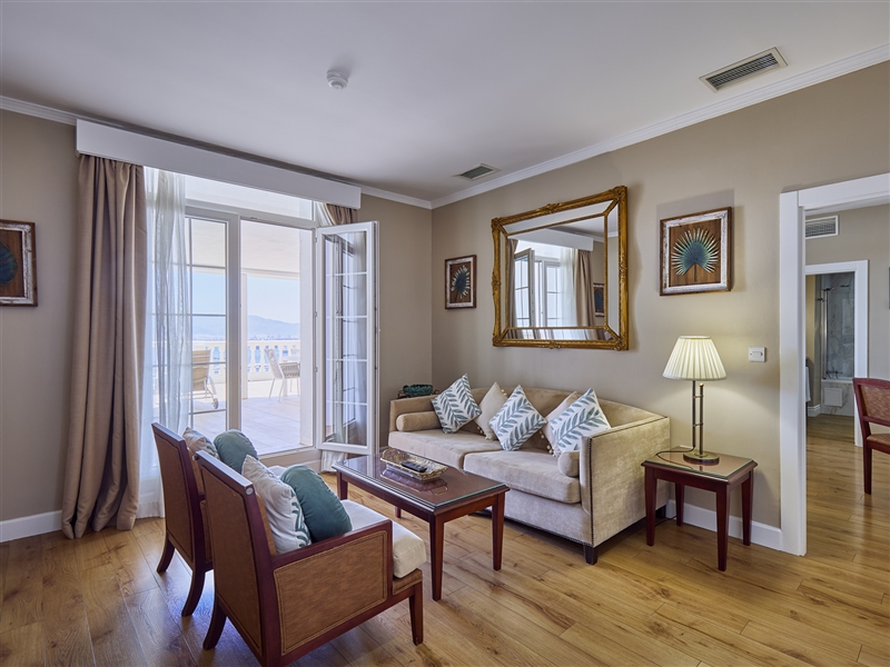 Grand Terrace Suite1