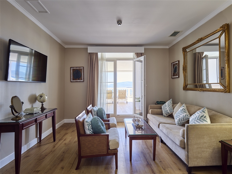 Grand Terrace Suite2