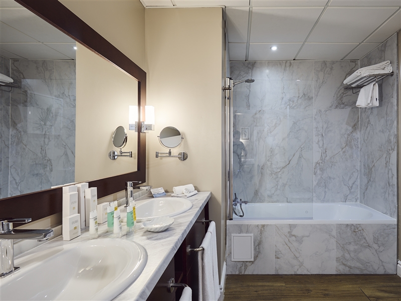 Grand Terrace Suite7