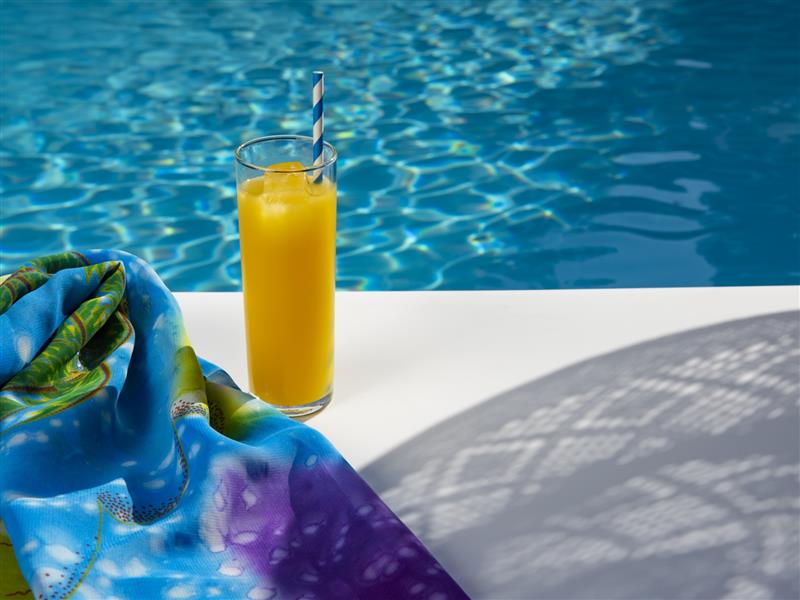 Drinks by the pool