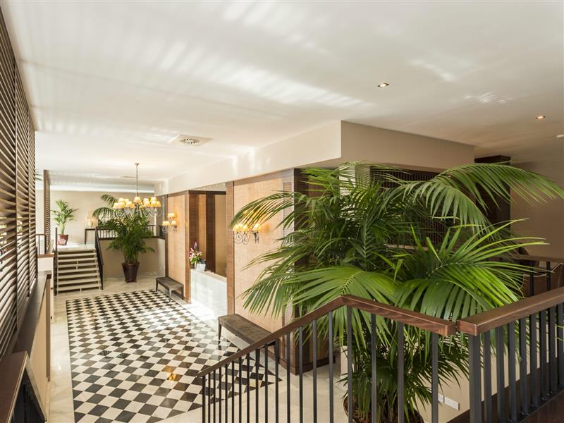 Rock Hotel Reception alternative