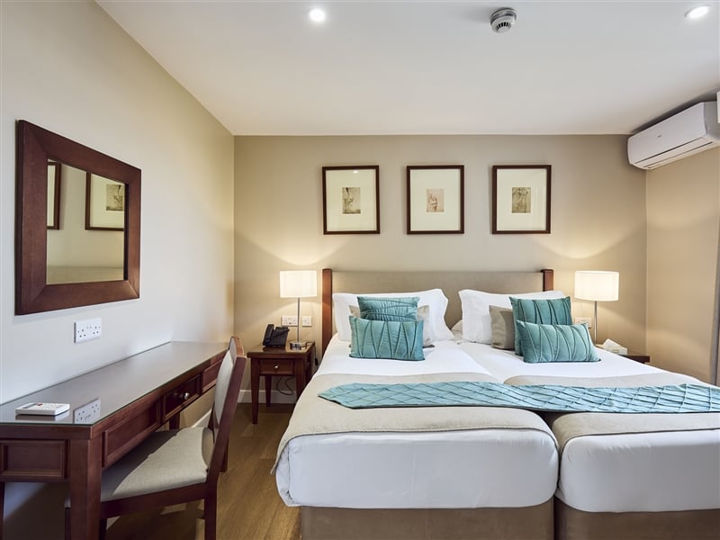 Junior Suite With Partial View