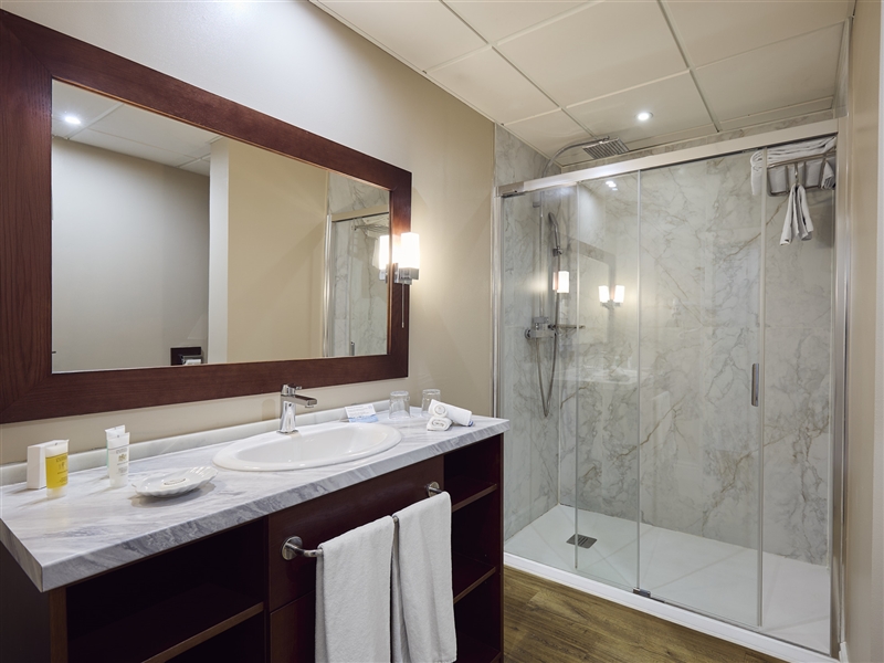 Junior Suite With Partial View