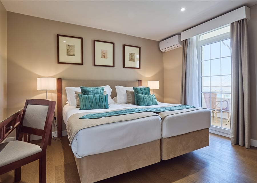 Junior Suite with Partial View Bedroom1